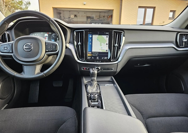 Volvo V60 cena 82900 przebieg: 249600, rok produkcji 2019 z Chojnice małe 529